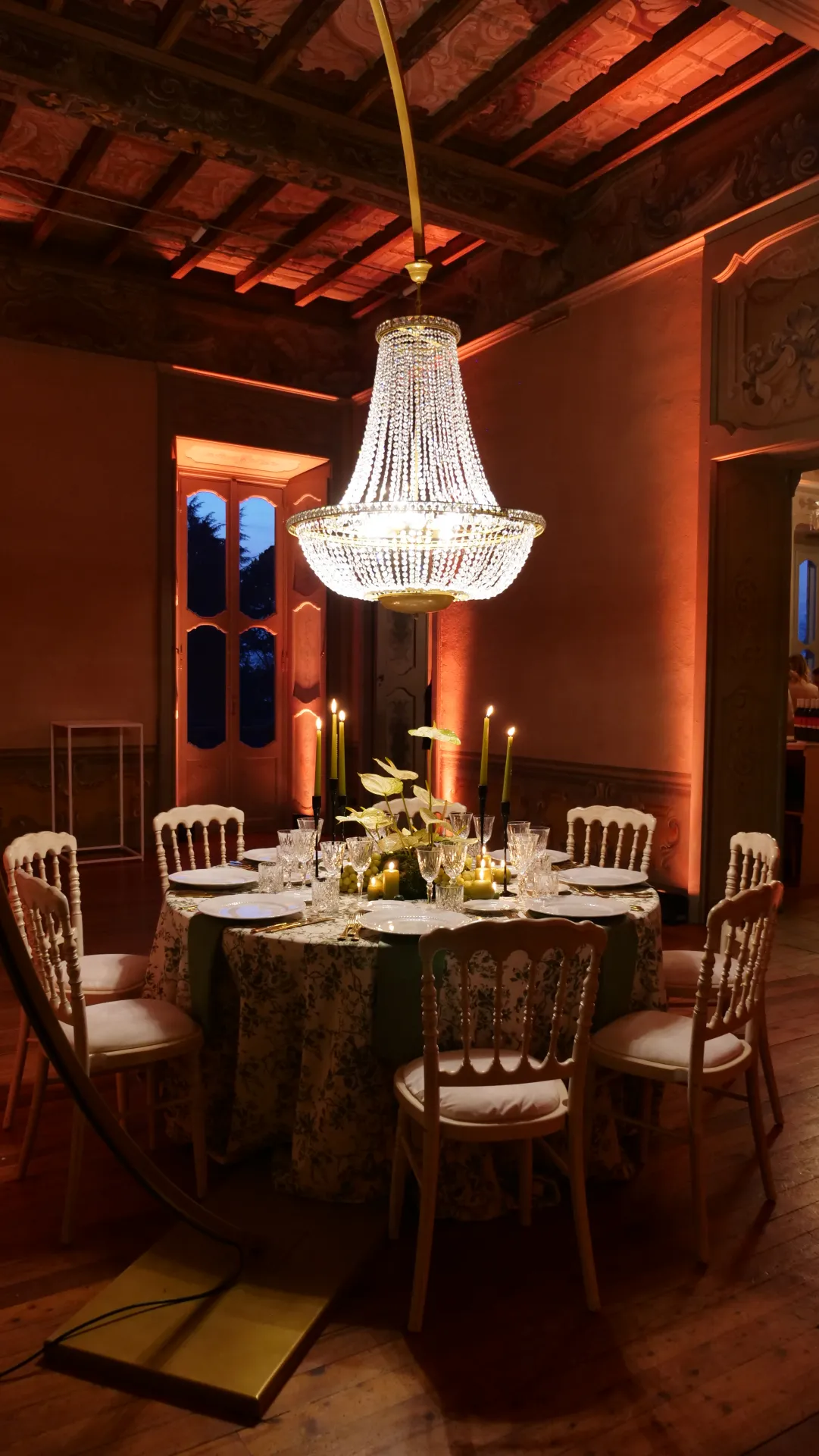 Lampadario scenografico per matrimonio o evento (7)