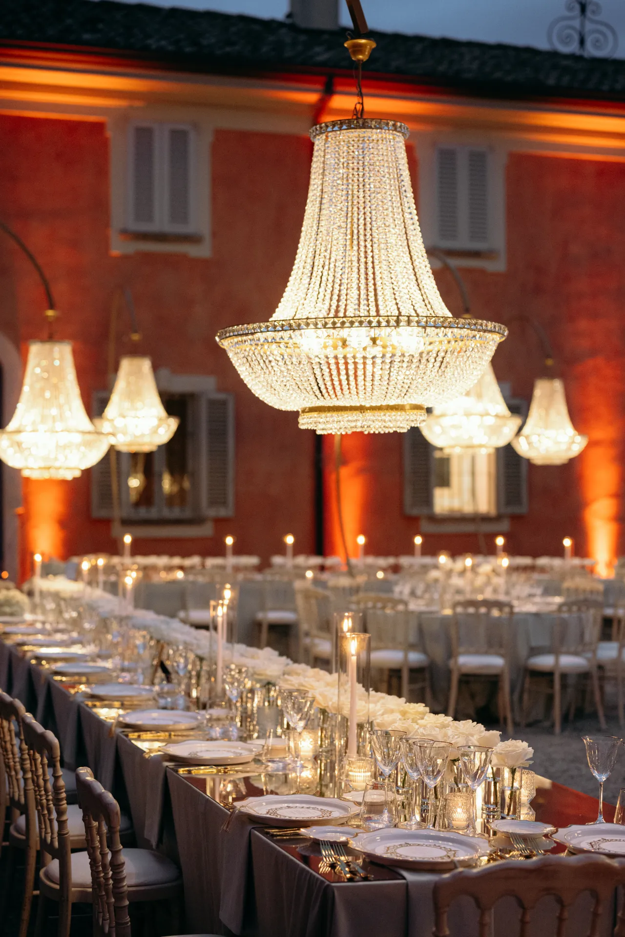 Lampadario scenografico per matrimonio o evento (9)