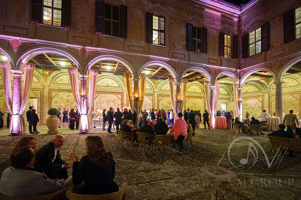 Villa Gaia Gandini a Robecco sul Naviglio: facciata storica e ricevimento all'aperto sul Naviglio Grande